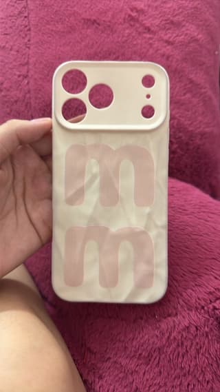 Ốp lưng iPhone họa tiết chữ màu kem