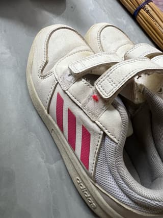 Giày sneaker Adidas quai dán trẻ em